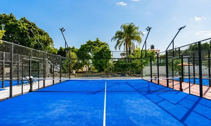 Choosing a Padel Court Suitable for Coastal Areas